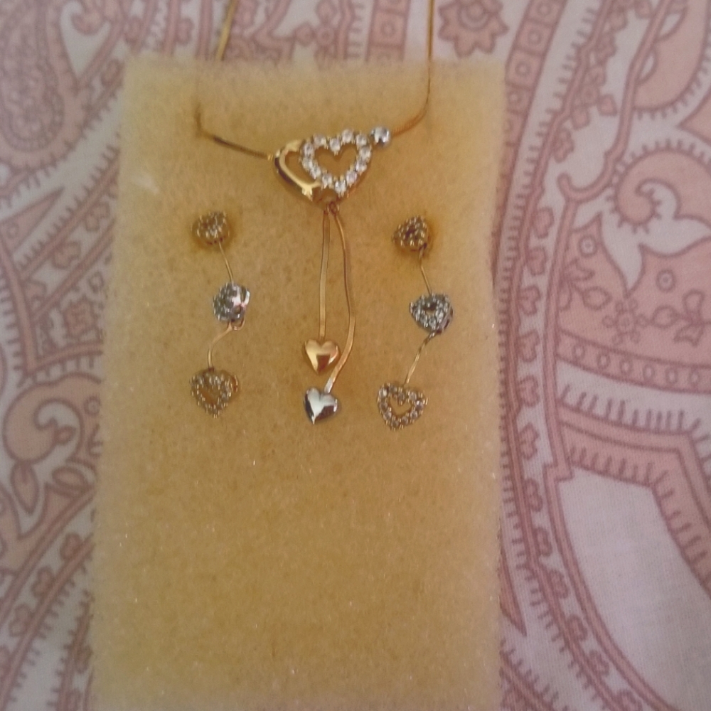 14k gold. Set heart necklace earrings